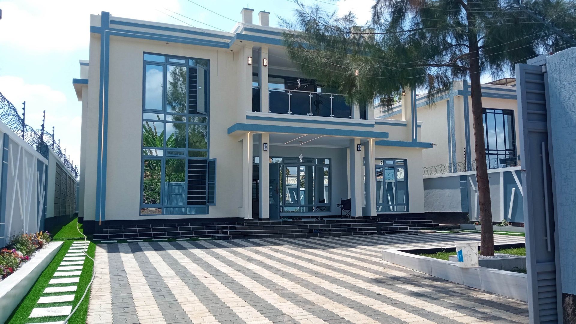 Modern 4-Bedroom All Ensuite House for Sale